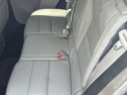 Used 2020 Cadillac XT4 Premium Luxury w/ Cold Weather Package FWD image 17