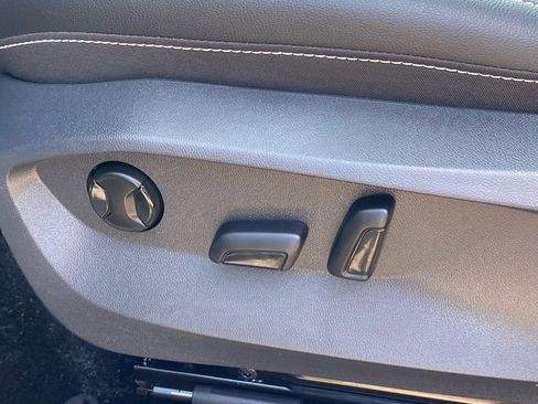 Certified 2023 Volkswagen Taos SE image 14