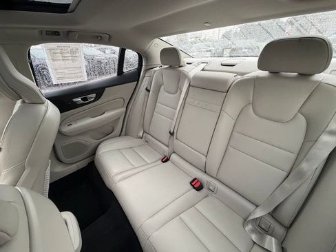 Used 2022 Volvo S60 B5 Momentum w/ Premium Package image 24