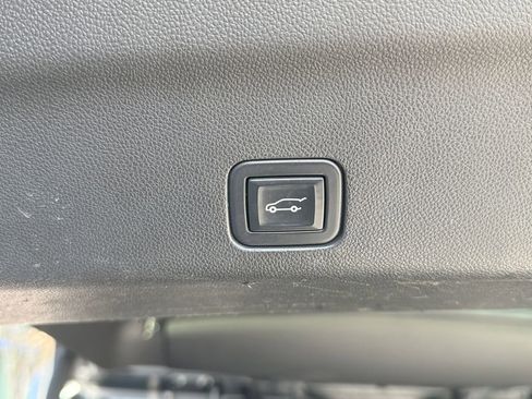 Certified 2021 Cadillac Escalade Sport image 19