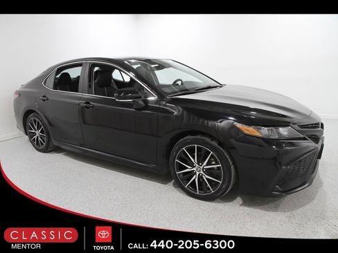 Certified 2023 Toyota Camry SE image 1