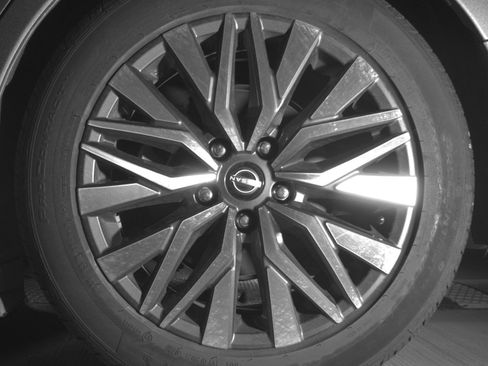 Used 2025 Nissan Altima 2.5 SV FWD image 17