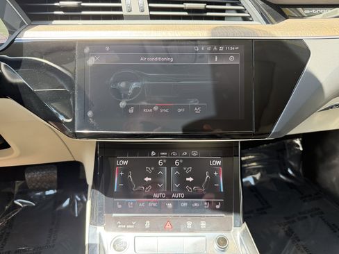 Used 2024 Audi Q8 e-tron Premium Plus w/ Premium Plus Package AWD/4WD image 29