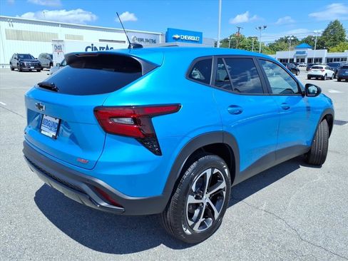 New 2026 Chevrolet Trax RS w/ Sunroof Package FWD image 4