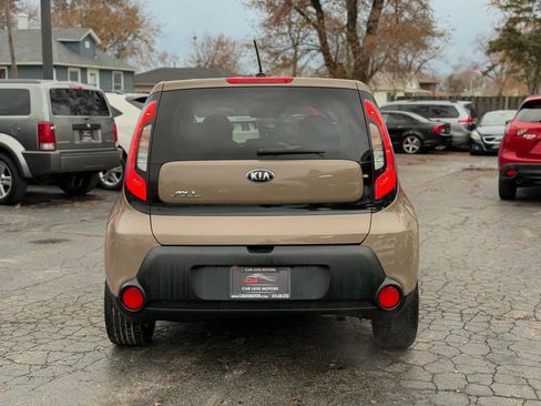 Used 2015 Kia Soul + image 8