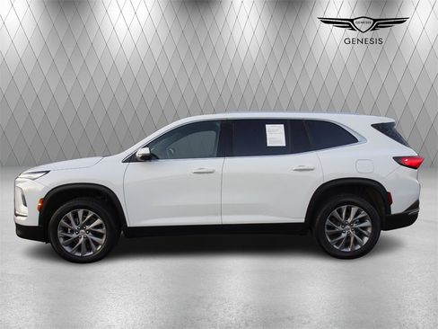 Used 2025 Buick Enclave Preferred image 2