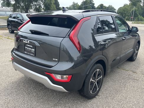 Used 2024 Kia Niro LX FWD image 3