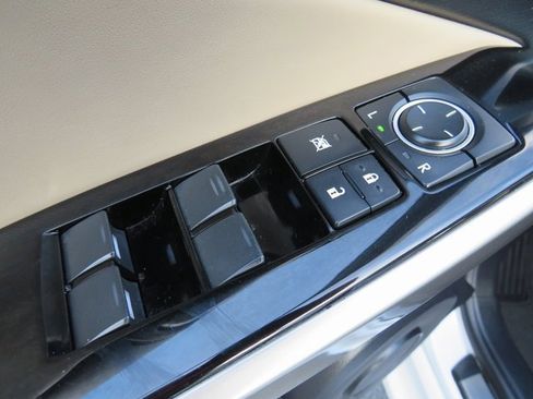 Used 2017 Lexus IS 200t image 37