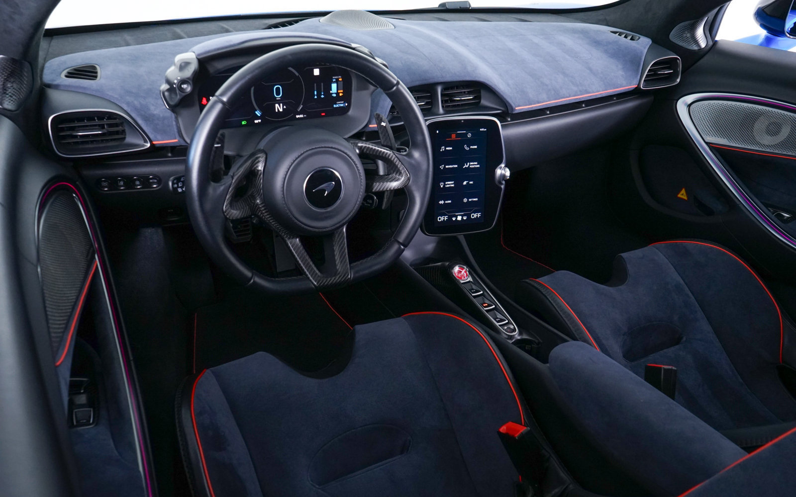 Used 2024 McLaren Artura RWD image 23