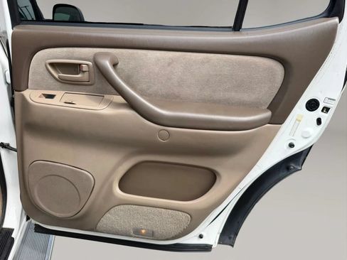 Used 2004 Toyota Sequoia SR5 RWD image 18