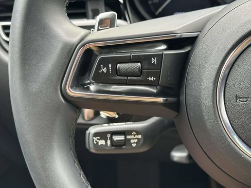 Certified 2022 Porsche Macan S AWD/4WD image 23