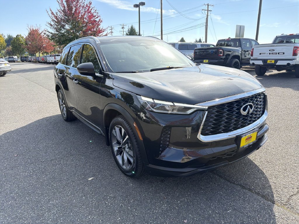 Used 2025 INFINITI QX60 Luxe AWD/4WD image 3