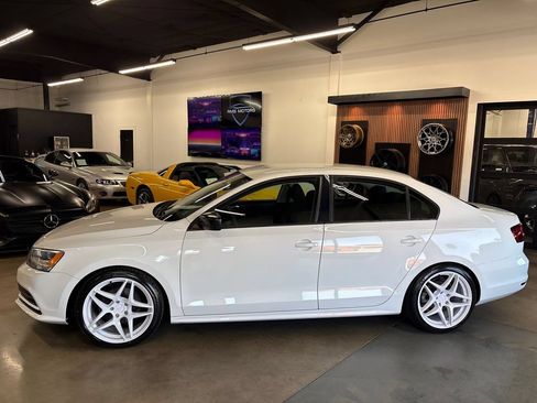 Used 2016 Volkswagen Jetta S FWD image 4