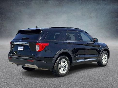 Used 2023 Ford Explorer XLT w/ Equipment Group 202A AWD/4WD image 2