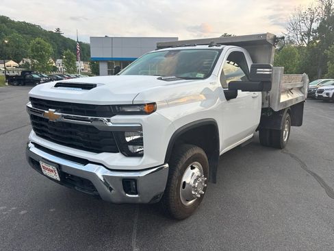 Used 2024 Chevrolet Silverado 3500 LT w/ Convenience Package AWD/4WD image 1