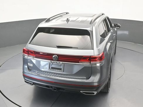 Used 2024 Volkswagen Atlas SE w/ Panoramic Sunroof Package FWD image 50