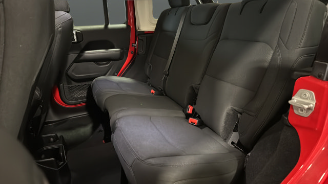 Used 2020 Jeep Wrangler Unlimited Sahara AWD/4WD image 23