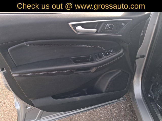 Used 2023 Ford Edge Titanium AWD/4WD image 11