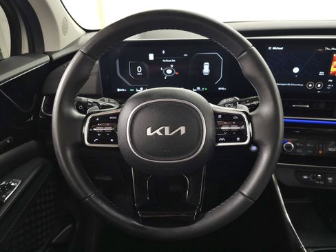 Used 2025 Kia Carnival SX Prestige image 21