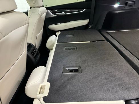 Used 2025 Cadillac XT5 Sportv w/ Technology Package image 30
