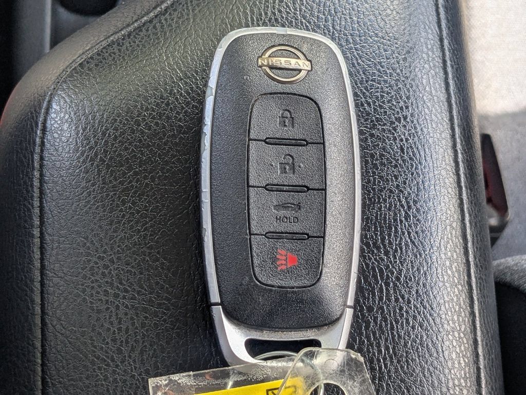 Used 2025 Nissan Versa SV FWD image 26
