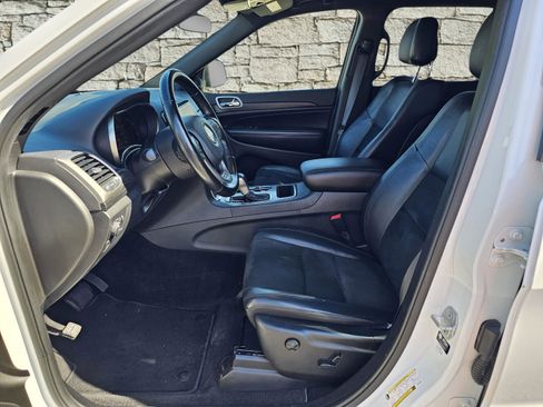 Used 2021 Jeep Grand Cherokee Laredo X image 13