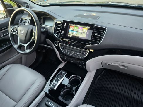 Used 2019 Honda Pilot Touring image 11