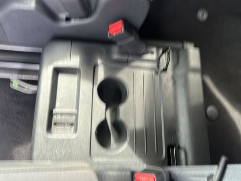 Used 2025 Toyota Sienna LE FWD image 25