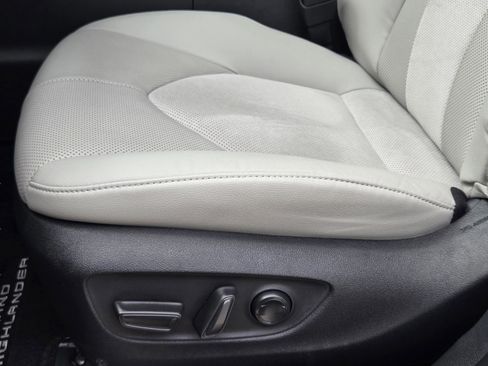 Used 2025 Toyota Grand Highlander AWD Hybrid image 21