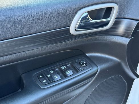 Used 2020 Jeep Grand Cherokee Altitude image 29