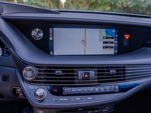 Used 2018 Lexus LS 500 w/ Luxury Package RWD image 21