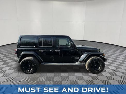 Used 2018 Jeep Wrangler Unlimited Sahara w/ Dual Top Group AWD/4WD image 5