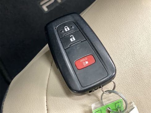 Used 2016 Toyota Prius Four image 31