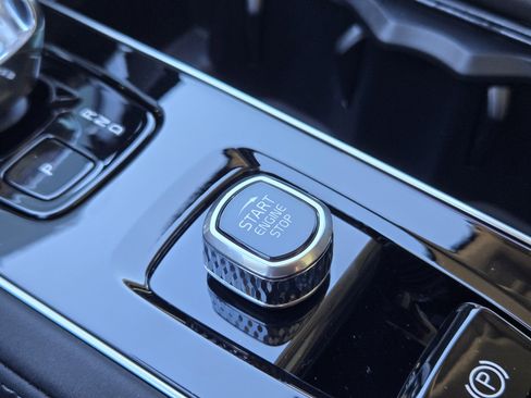 New 2026 Volvo XC90 B5 Plus image 24