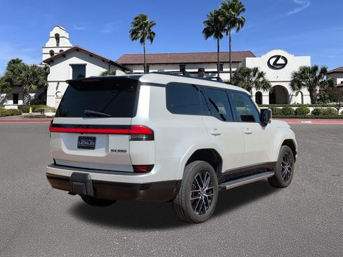 Used 2024 Lexus GX 550 w/ Accessory Package (Z1) AWD/4WD image 2