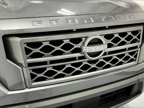 Used 2024 Nissan Frontier SV AWD/4WD image 34
