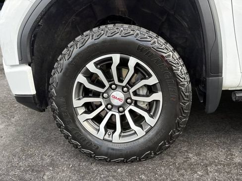 Used 2023 GMC Sierra 1500 AT4 w/ Technology Package AWD/4WD image 14
