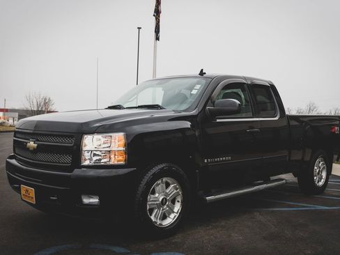 Used 2009 Chevrolet Silverado 1500 LT w/ Power Pack Plus image 2
