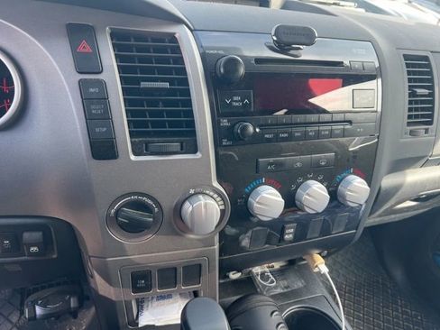 Used 2013 Toyota Tundra 4x4 CrewMax w/ SR5 Pkg image 9