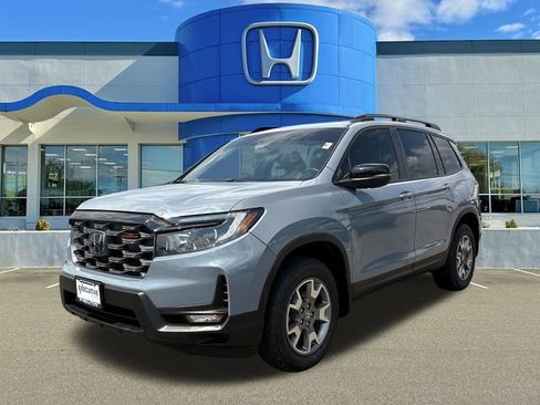 Used 2023 Honda Passport TrailSport image 5