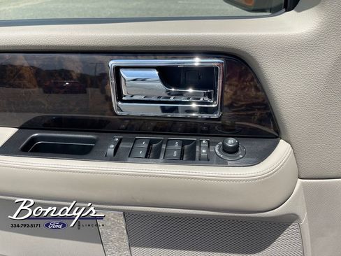 Used 2017 Lincoln Navigator Select RWD image 8