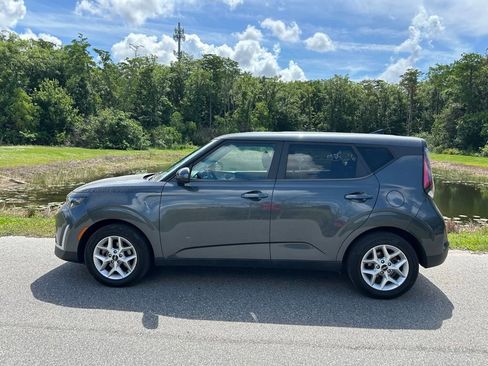 Used 2023 Kia Soul LX w/ Option Group 015 FWD image 3