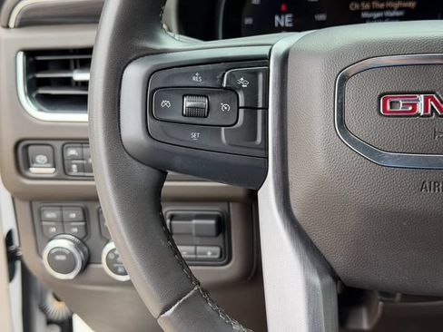Used 2023 GMC Yukon SLT w/ Max Trailering Package AWD/4WD image 11