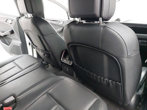 Certified 2023 Porsche Macan AWD/4WD image 13