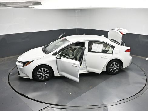 Used 2022 Toyota Corolla LE FWD image 45