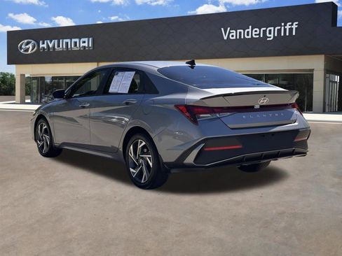 Used 2025 Hyundai Elantra Sport image 13