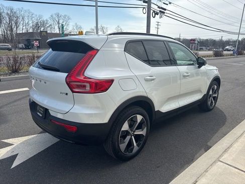 Certified 2025 Volvo XC40 B5 Plus AWD/4WD image 5