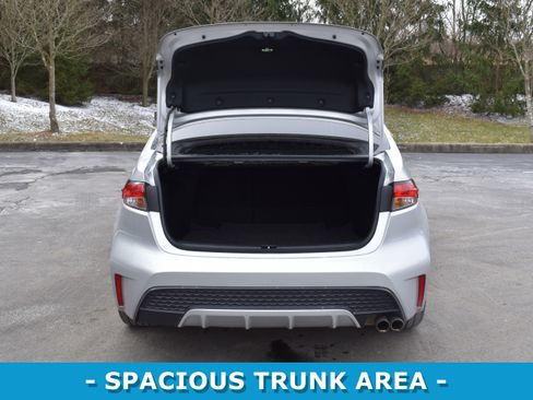 Used 2022 Toyota Corolla SE w/ Carpet Mat Package (TMS) image 19