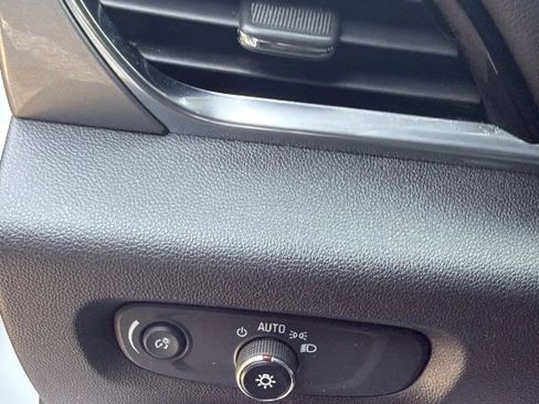 Used 2021 Chevrolet Traverse LS FWD image 14