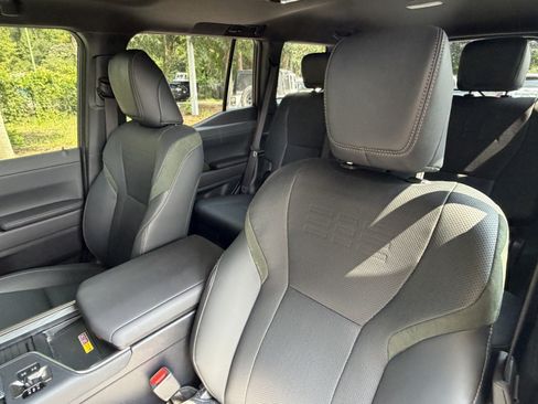 Used 2025 Lexus GX 550 AWD/4WD image 18